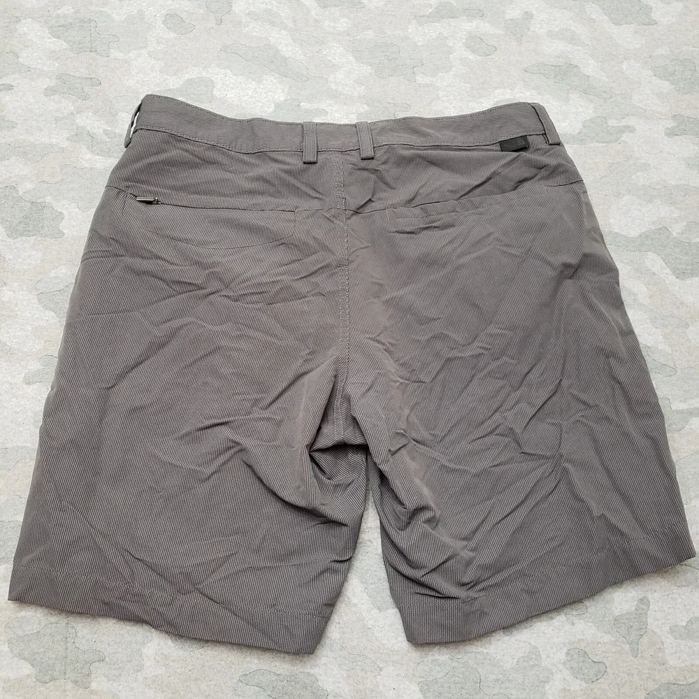 The North Face Shorts Men's 34 Gray Lightweight Pockets Bermuda Hiking Travel‎